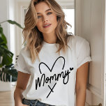 T-shirt En Tri-matière Mommy Simple Moderne Typographie Script Coeur<br><div class="desc">Mommy Simple Moderne Typographie de Script Heart Women's Fashion T-Shirt Top présente le texte "Mommy" dans un script moderne amusant typographie accentué de coeurs mignons. Parfait comme cadeau pour maman pour l'anniversaire,  Noël,  la fête des mères et plus encore. Conçu par Evco Studio www.zazzle.com/store/evcostudio</div>
