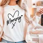 T-shirt En Tri-matière Mommy Simple Moderne Typographie Script Coeur<br><div class="desc">Mommy Simple Moderne Typographie de Script Heart Women's Fashion T-Shirt Top présente le texte "Mommy" dans un script moderne amusant typographie accentué de coeurs mignons. Parfait comme cadeau pour maman pour l'anniversaire,  Noël,  la fête des mères et plus encore. Conçu par Evco Studio www.zazzle.com/store/evcostudio</div>