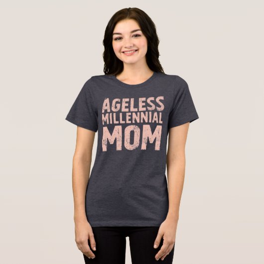 T-shirt En Tri-matière Retro “Ageless Millennial Mom” Distressed T-Shirt (Recto plein)