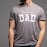 T-shirt En Tri-matière Team dad sporty simple texte blanc personnalisé<br><div class="desc">Conçu pour se coordonner avec la collection de baby showers taillés Lea Delaveris Design, ce tee-shirt père d'équipe est un cadeau parfait pour un nouveau père ou un nouveau père. Également à porter au baby shower, ce design sportif de t-shirt comporte un "nom d'équipe" en écriture blanche, ainsi qu'un "père"...</div>