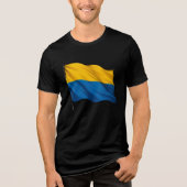 T-shirt En Tri-matière Ukrainian flag waving in the wind. (Recto)