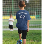 T-shirt Enfant Ado Garçon Nom fille Jersey Numéro Sport<br><div class="desc">Créez votre propre personnalisation, personnalisée, cool, taille unisexe, moderne, stylisée typographie blanche / police / script, monogrammed nom de joueur numéro de maillot classe bleu marine, pré-rétréci 100% ComfortSoft® tee - shirt de t-shirt coton doux. Entrez simplement votre nom / nom d'enfant / nom du joueur et numéro de maillot...</div>