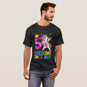 T-shirt Enfants 5 Ans Awesome Depuis 2017 Dabbing Unicor (Devant entier)