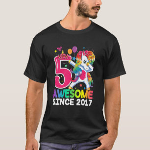 T-shirt Enfants géniaux depuis 2017 Dabbing Unicorn 5e ann