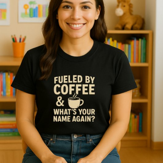 T-shirt Enseignant amusant; Alimenté par Café & Quel est v