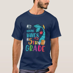 T-shirt Enseignant de 5e année faisant des vagues en 5e an