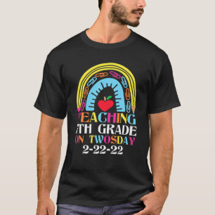 T-shirt Enseignement 7E Année Le Jour 2/22/2022 Funny Scho