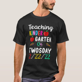 T-shirt Enseignement De La Maternelle Le Jour 2-22-22 22 F