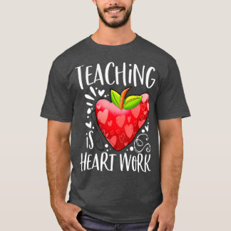 T-shirt Enseigner est le travail du coeur Valentine's Day 