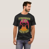 T-shirt Entrepreneur Par Joueur De Jour Par Jeu Vidéo De N (Devant entier)