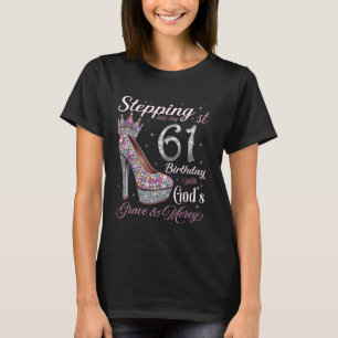 T-shirt Entrer dans mon 61e anniversaire avec la grâce de