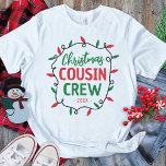 T-shirt Équipage de couture de Noël correspondant<br><div class="desc">Quelle meilleure façon de réunir votre famille ce Noël qu'avec un ensemble de t-shirts de Noël de cousin familial amusant ? Avec le dicton "Christmas Cousin Crew", et l'année, et les lumières à cordes rouges et vertes, lumineuses, festives, votre famille aura l'air super tout en célébrant la saison du don...</div>