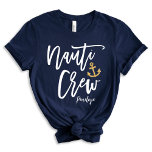 T-shirt équipage Nauti | Drôle Nautical Bridesmaid Custom<br><div class="desc">Ahoy, servantes de la fête ! Voilier pour rire et des souvenirs inoubliables avec notre t-shirt "Nauti Crew" bleu marine, avec un design de calligraphie moderne qui peut être customisé avec le nom de la fête de mariée. Parfaits pour naviguer à travers un bassin de bachelorette sur le thème nautique,...</div>