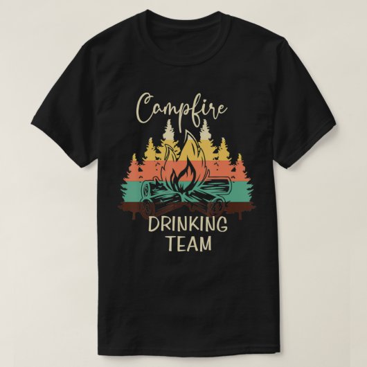 T-shirt Équipe de camping buvant au feu de camp (Design devant)