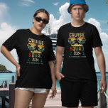 T-shirt Équipe de croisière Rétro Faire des souvenirs Grou<br><div class="desc">Cette conception peut être personnalisée dans la zone fournie en modifiant la photo et/ou le texte. Vous pouvez également le customiser en cliquant sur Personnaliser ce Modèle, puis en choisissant l'option cliquer pour customiser et supprimer ou modifier la couleur de l'arrière - plan, ajouter du texte, modifier la couleur ou...</div>