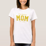T-shirt Équipe maman mignonne simple personnalisé jaune<br><div class="desc">Conçu pour coordonner avec la collection de baby showers Lea Delaveris Design tailgate, cette chemise de maman d'équipe est un cadeau parfait pour une nouvelle maman ou maman d'être. Également à porter au baby shower, ce design sportif de t-shirt comporte un "nom d'équipe" en script, ainsi qu'une "mère" audacieuse et...</div>