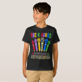 T-shirt Équipe Pre K embrassant les différences Autisme En (Devant entier)