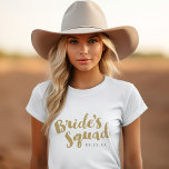 T-shirt Escouade de mariée d'or chars de fête nuptiale per<br><div class="desc">Tee - shirts et chars de mariée personnalisés avec le graphique "Bride's Squad" dans un script de brosse élégant. Personnalisez-le avec votre date de mariage, hashtag mariage, noms ou autre texte personnalisé. Un cadeau parfait pour la mariée, la mariée et la fête de mariage à porter tout en se préparant...</div>