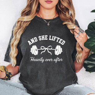 T-shirt Et elle souleva lourdement son haltère pour toujou