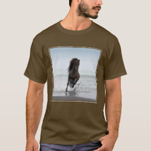 T-shirt Étalon fonctionnant sur la plage   Atlantique nor