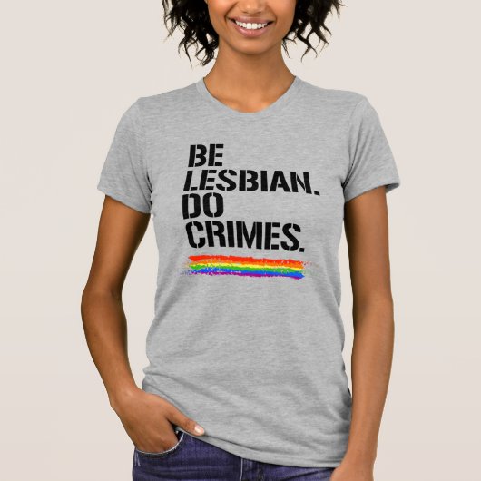 T-SHIRT ÊTRE LESBIEN FAIRE DES CRIMES (Devant)