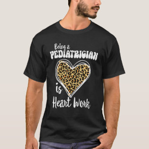 T-shirt Être un pédiatre c'est travailler le coeur Love Le
