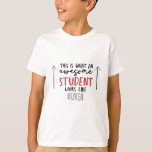T-shirt Étudiant incroyable typographie moderne amusant mi<br><div class="desc">Voilà à quoi ressemble un étudiant génial. Un magnifique cadeau étudiant de typographie moderne. Avec lettré à la main script fun moderne,  et espace pour leur nom et le nom de votre enfant. La fin de l'année,  Noël ou cadeau de vacances parfait pour votre professeur préféré.</div>