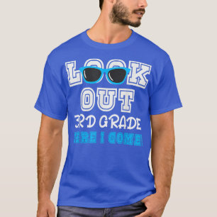 T-shirt Étudiant Regarde En Troisième Année Je Reviens À S