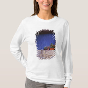 T-shirt Europe, France, Cereste. Une porte bleue ajoute de