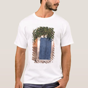 T-shirt Europe, France, Roussillon. Le lierre recouvre le