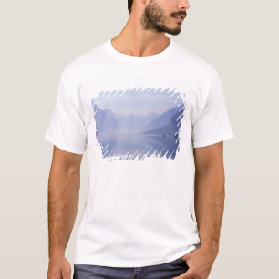 T-shirt Europe, Norvège. Murs verticaux reflétés dans