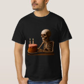 T-shirt Even Skeletons Deserve a Birthday Slice (Devant)