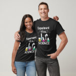 T-shirt Expérience scientifique C'est une science<br><div class="desc">Science Experiment C'est un T-shirt de science design original par Nisha Prabhu. Plongez dans le monde de la découverte et de la créativité avec notre tee captivant et confortable qui célèbre l'esprit d'expérimentation! Doté d'un design dynamique qui éveille la curiosité, ce t-shirt est parfait pour les aspirants scientifiques, les éducateurs...</div>