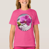 T-shirt Exquise orchidée rose repose sur une plaque d'arge (Devant)