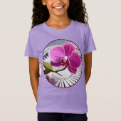 T-Shirt Exquise orchidée rose repose sur une plaque d'arge (Devant)