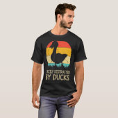 T-shirt Facile À Distraire Par Canards Canards (Devant entier)
