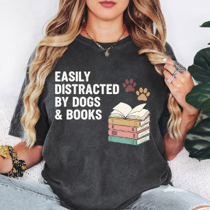 T-shirt Facilement Distrait Par Les Chiens Et Les Livres D
