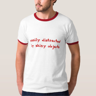 T-shirt facilement distrait, par les objets brillants