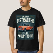 T-shirt Facilement distrait par les vieux camions de ramas (Devant)