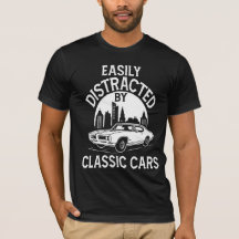 Facilement distrait par les voitures classiques dr