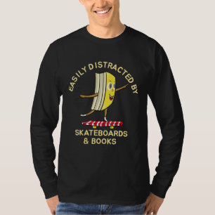 T-shirt Facilement Distrait Par Skateboards Et Livres Pati