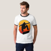 T-shirt faisant de la planche à roulettes (Devant entier)