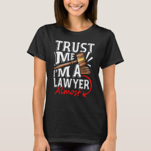 T-shirt Faites-moi confiance Je suis un avocat Presque Sca