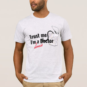 T-shirt faites-moi confiance presque médecin jeu de mots s