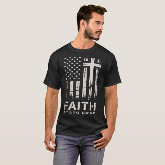 T-shirt Faith Beats Fear American Flag Christian Cross (Devant entier)