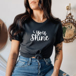 T-shirt féminin<br><div class="desc">Express-toi avec ce joli T-shirt "You Shine" lune et étoiles ! !</div>