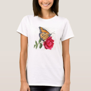 T-shirt féminin avec le papillon Monarque sur la r