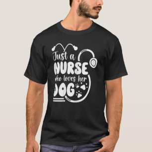 T-shirt Femme Amoureux des chiens Awesome RN Infirmière in
