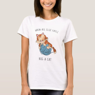 T-shirt femme serrer un chat sur la balle de fils