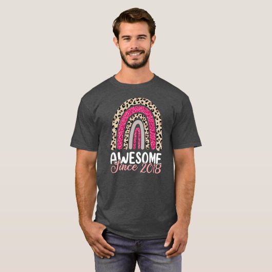 T-shirt Femme stupéfiante depuis 2018 Rainbow 4 Anniversai (Devant entier)